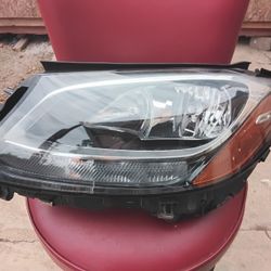 2015-2017 W205 MERCEDES C-CLASS HALOGEN OEM HEADLIGHT LEFT LH SIDE WITH LOWER BRACKET BROKEN 