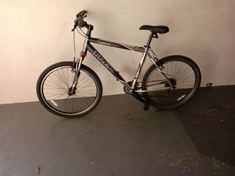 BICYCLE TREK 21 SPEED SIZE 26 BRAND NEW