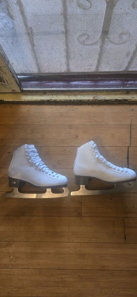 Reidell Size 4 Ice Skates