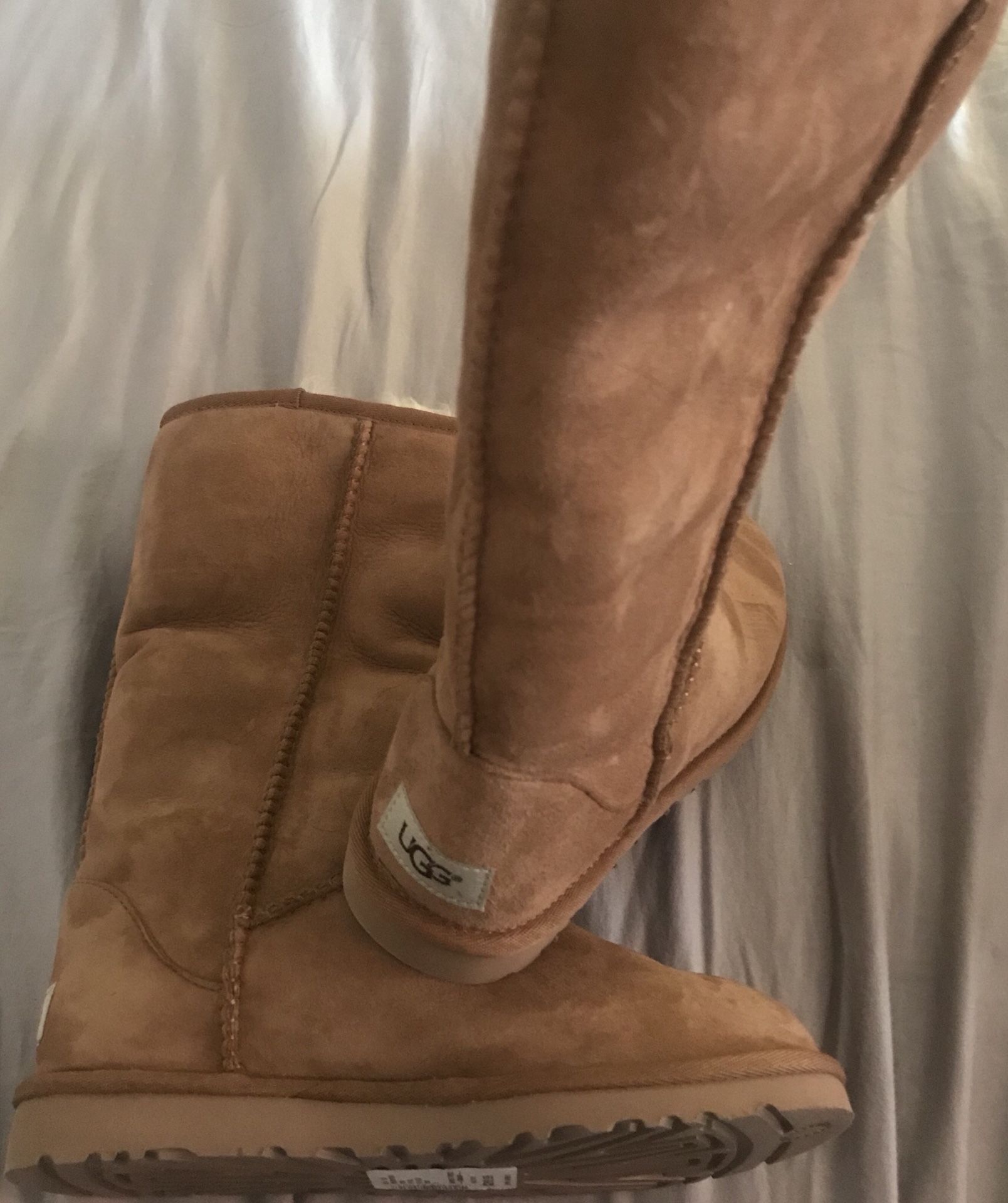 Woman’s size5 UGGs