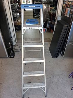 WERNER 250lb MAX. LOAD CAPACITY
Aluminum step Ladder Size 6ff, 1.83m
Maximum Reach 10ft, 3.05m
Highest Standing Level 3ft 10in, 1.17m
Model Number 366