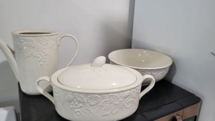 Mikasa White Embossed Ceramic Serveware Set 3 Pieces