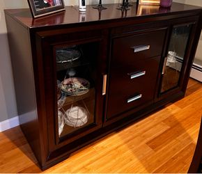 Buffet with lights in great condition