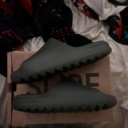 Yeezy slide dark onyx