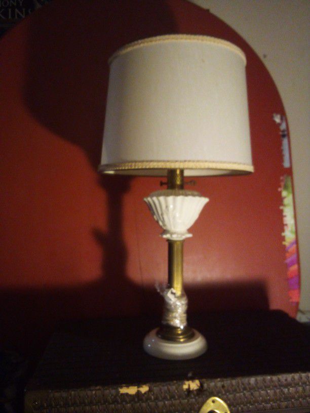 BEAUTIFUL ANTIQUE PORCELAIN LAMP!! NEVER USED!!