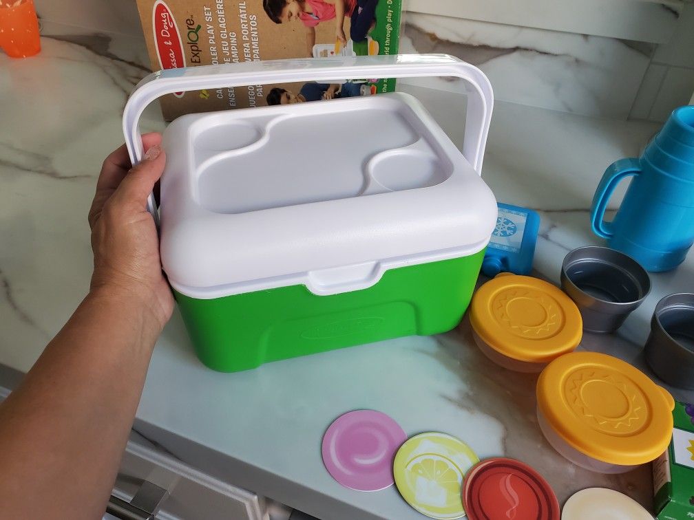 Melissa & Doug Camp Cooler
