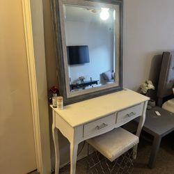 Vanity Desk With Stool 