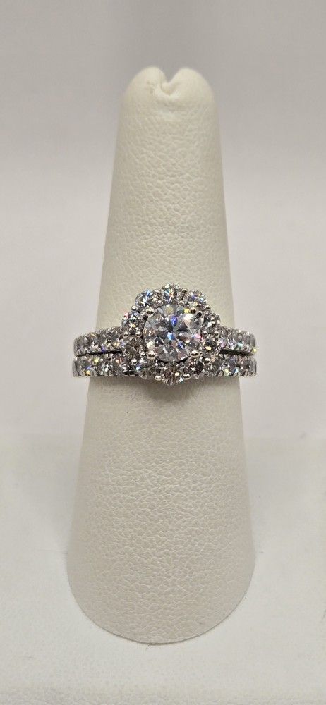 Stunning 14k White Gold Lab Grown Diamond Halo Engagement Ring Wedding Band Set