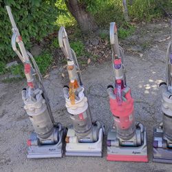 DYSON VAC.