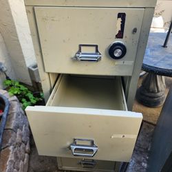 4 Drawer Fire Proof Lovable File Safes (2)