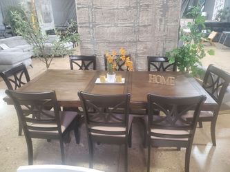 Beautiful 9 pc  contemporary dining set with 8 chairs (New)