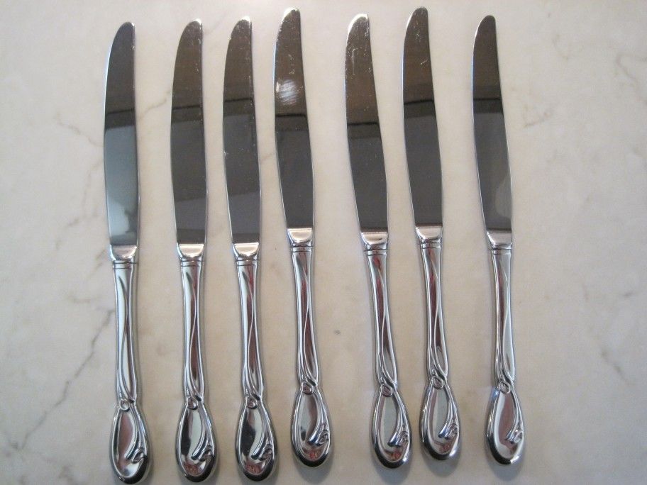 Oneida Calla Lily Dinner Knives Deluxe Stainless Never Used