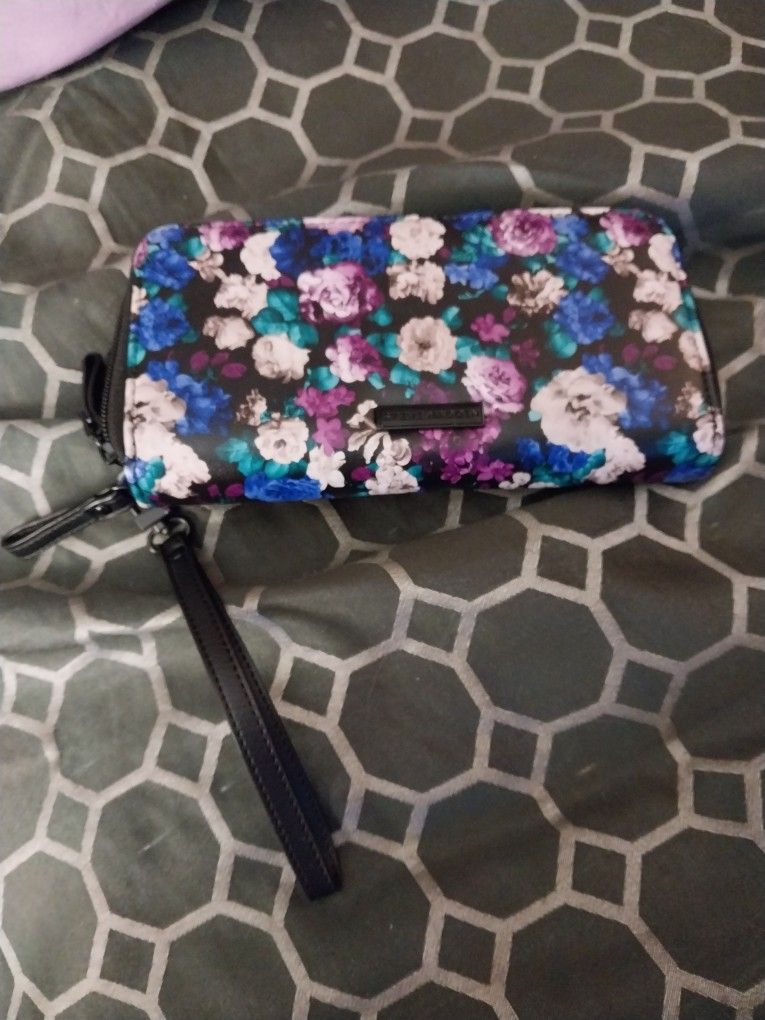 Lady's Steve Madden Wallet 20 Dollars 