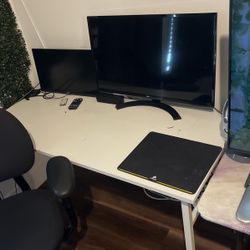 Desk And Gaming Monitors And Chair 