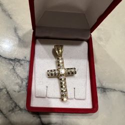 18k gold diamond cross pendant