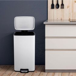 Brand new 8-gallon rectangular trash can in matte white 🤍