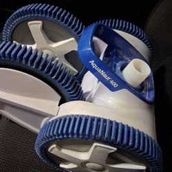 Aquanot 400 Pool Vacuum