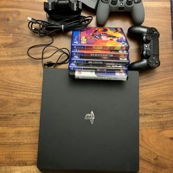 PS4 Pro 1TB (2 Controllers, 5 Games, +Accessories) for Sale in