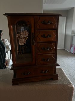 Jewelry box