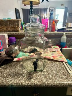 Glass pitchers w spout