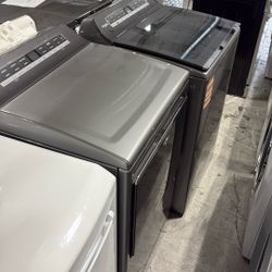 Whirlpool Washer And Gas Dryer Set
