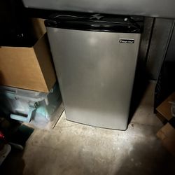 Magic Chef Mini Fridge 