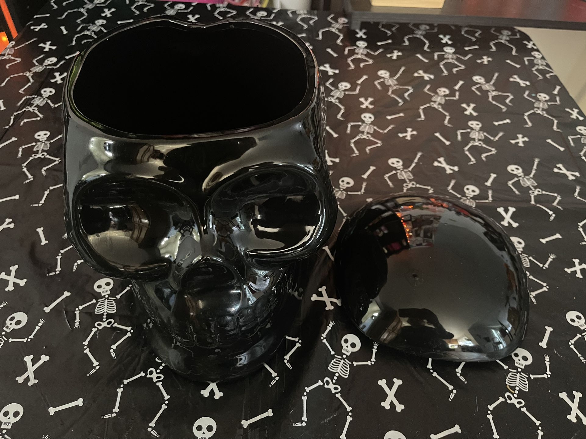 Skull Cannister