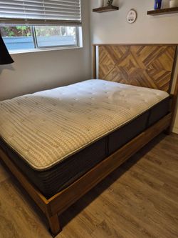 Queen bed Beautyrest Silver Mattress Included!