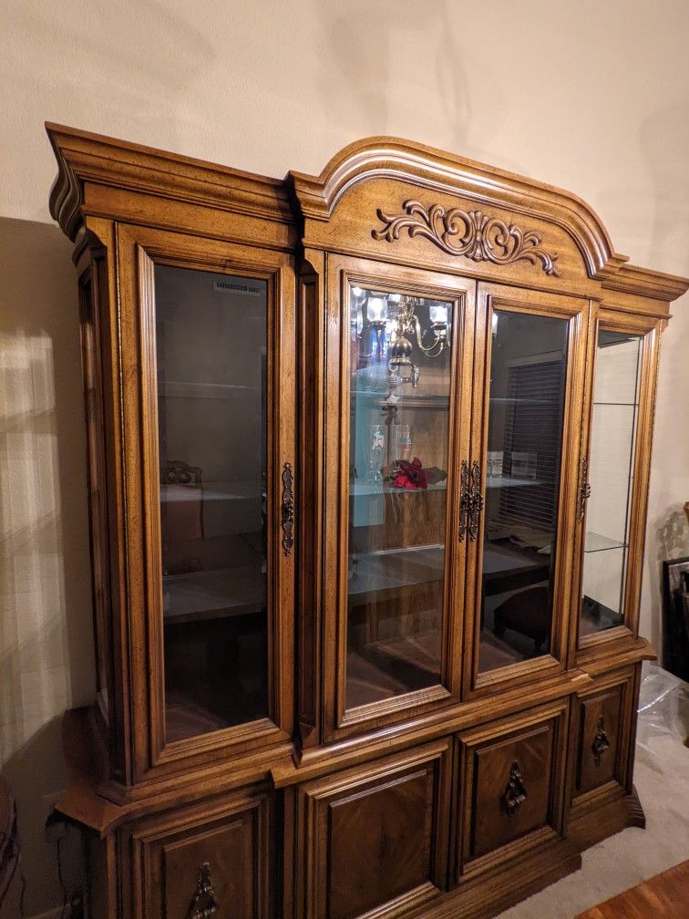 Oak China Hutch And Buffet for Sale in Las Vegas, NV OfferUp