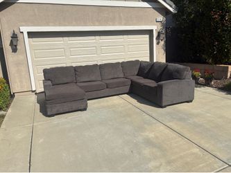 🛋️ Charcoal Gray Sectional Couch