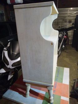 AWESOME USED ANTIQUE YOU CAN USE IT ANYWHERE IS CONVENIENT FOR YOU SIZES 29".1/4 Tall 24" W AND 10"IN 