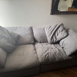 LIKE NEW COMFY CLEAN COUCH 