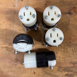 Cord connectors female  15A- 125V