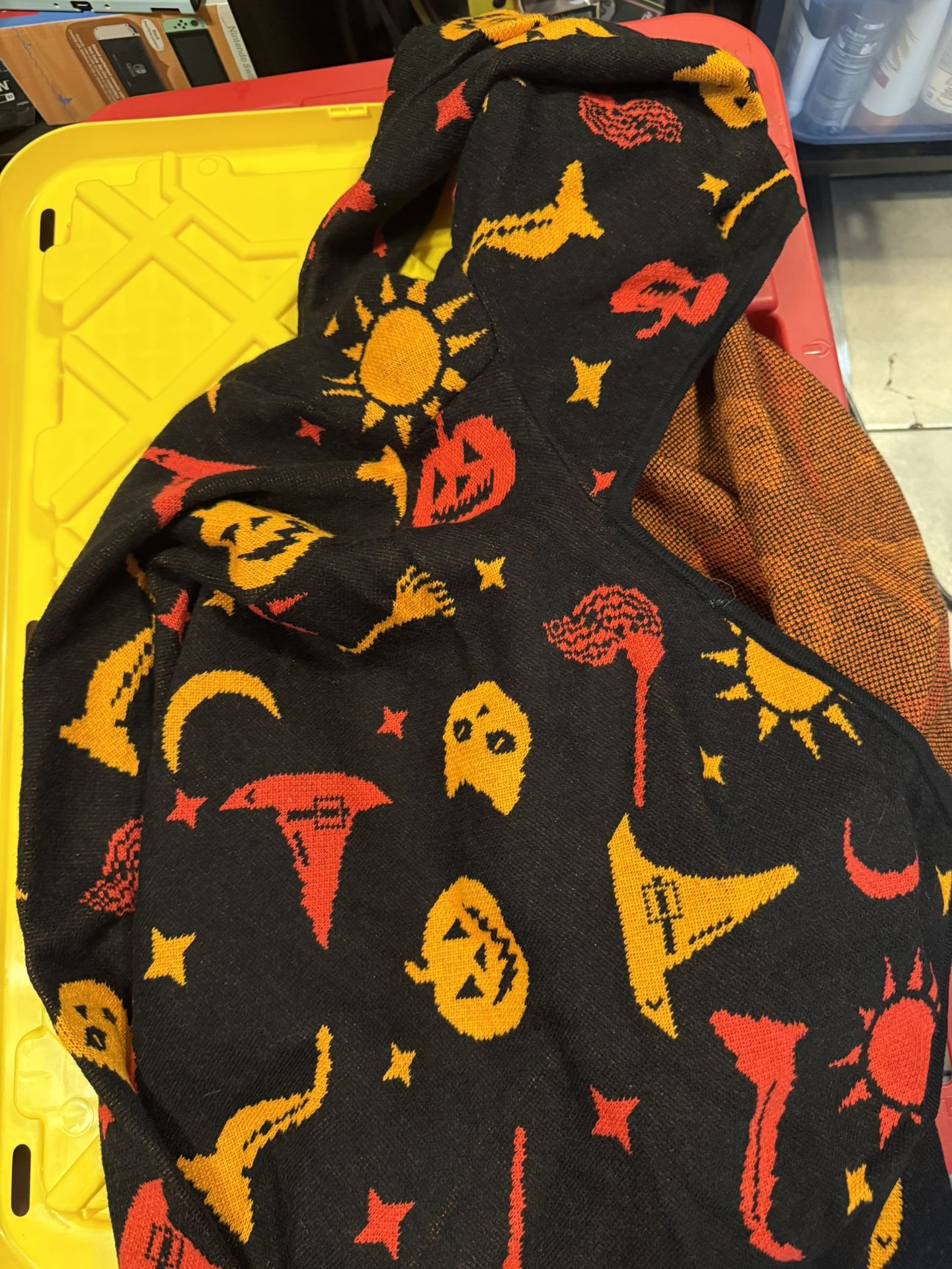 HOCUS POCUS CARDIGAN SIZE SMALL