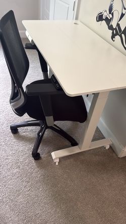 Adjustable desk