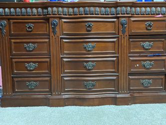 Cabinet dresser comes with a mirror