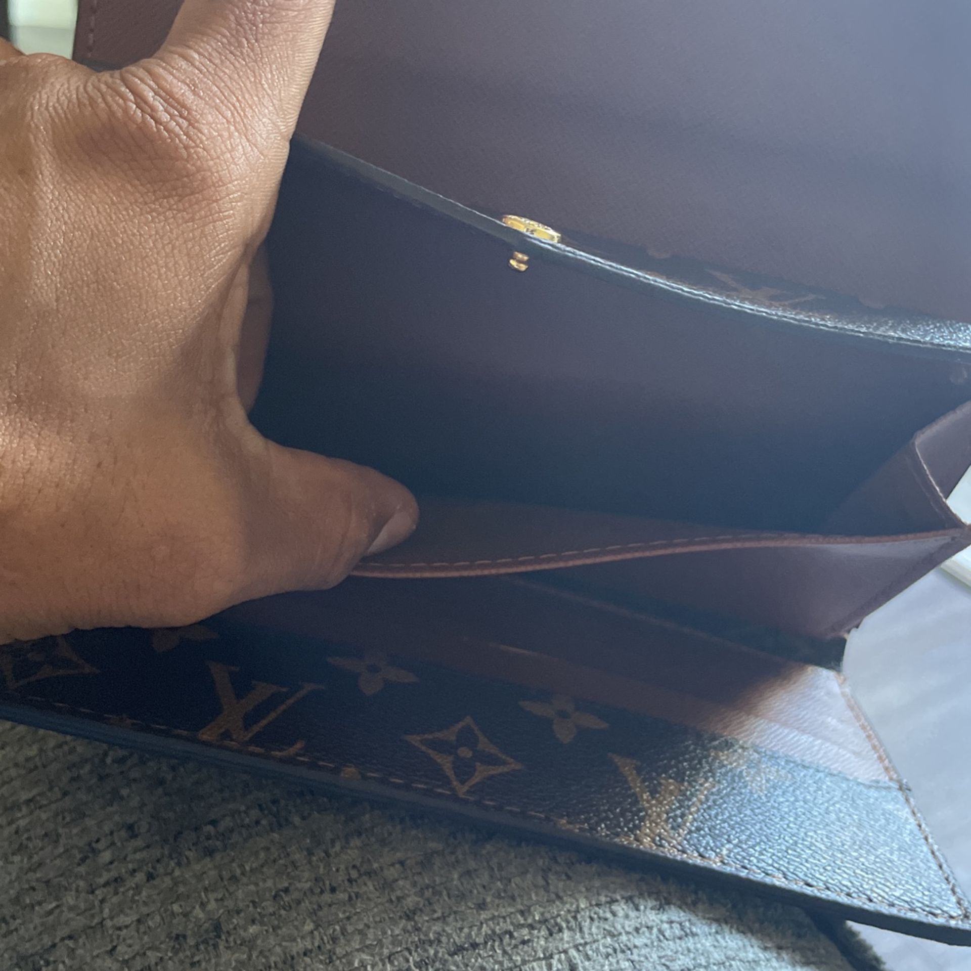 Lv Wallet White Pink Inside for Sale in Compton, CA - OfferUp