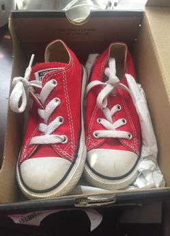 Toddler size 8 Converse