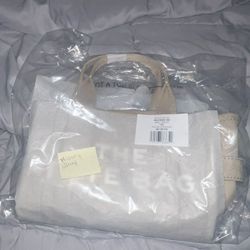 Marc Jacob’s The Tote Bag Beige Small