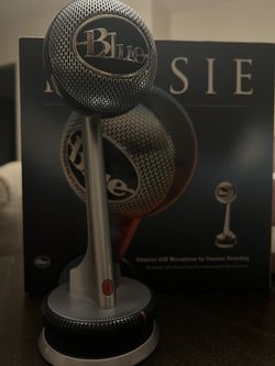 NESSIE BLUE PROFESSIONAL MICROPHONE 