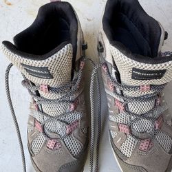 Merril Woman’s Hiking Boots