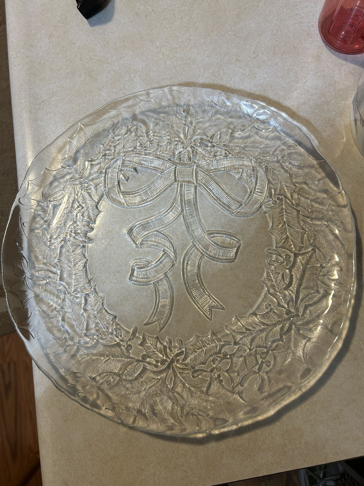 Wreath platter glass