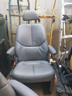 Chrysler town & country oem leather seats