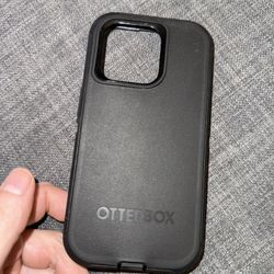Otter Box Defender Case - IPhone 15 Pro. 