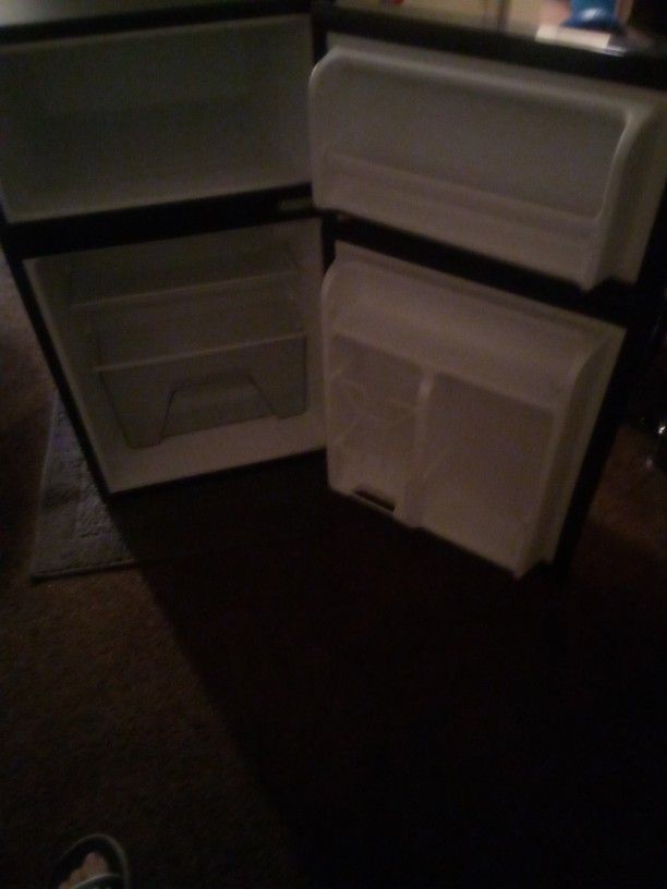 Whirlpool Mini fridge for Sale in Long Beach, CA OfferUp