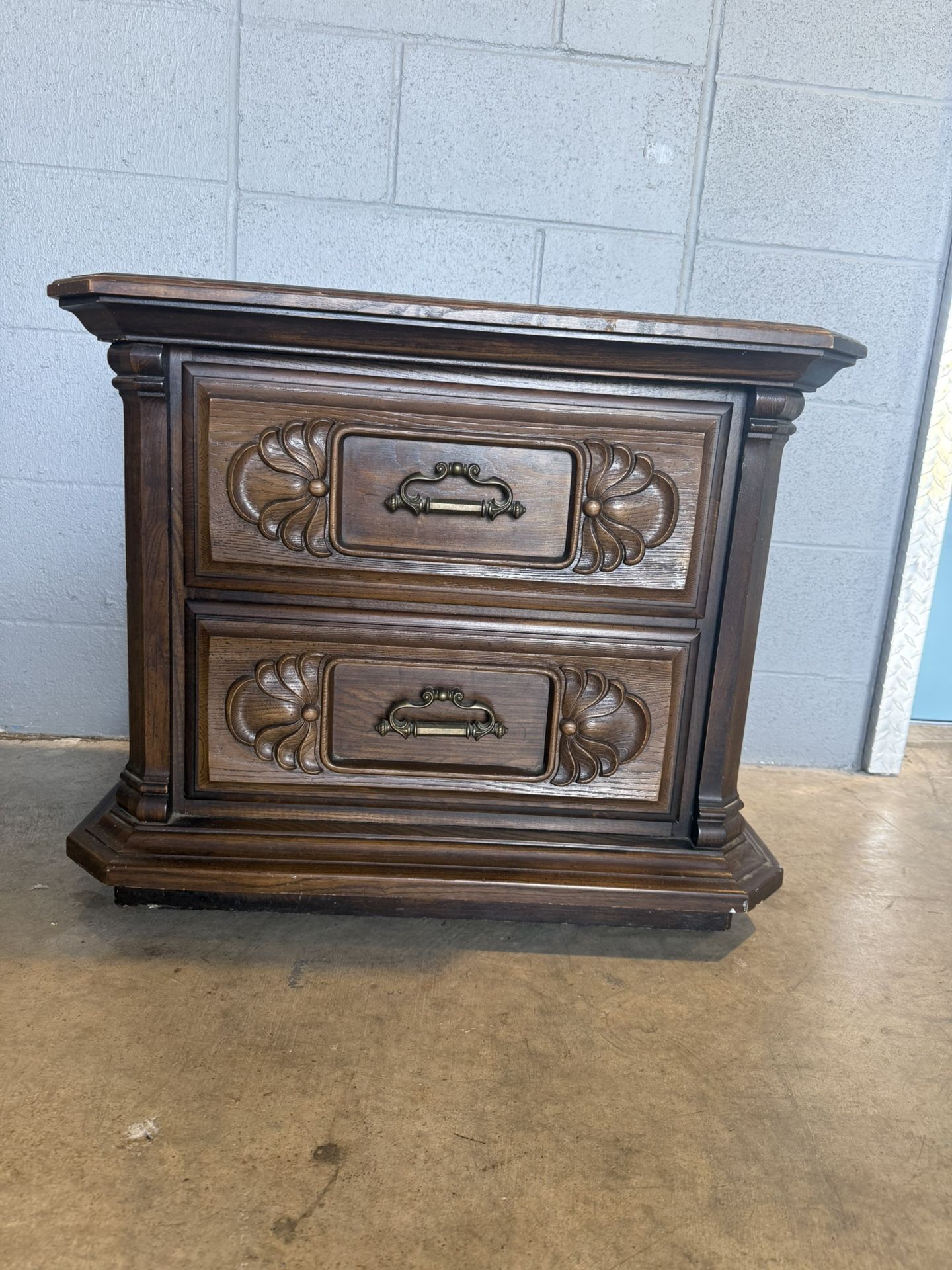 Vintage 2-Drawer Wooden Nightstand / End Table with Carved Details & Brass Handles