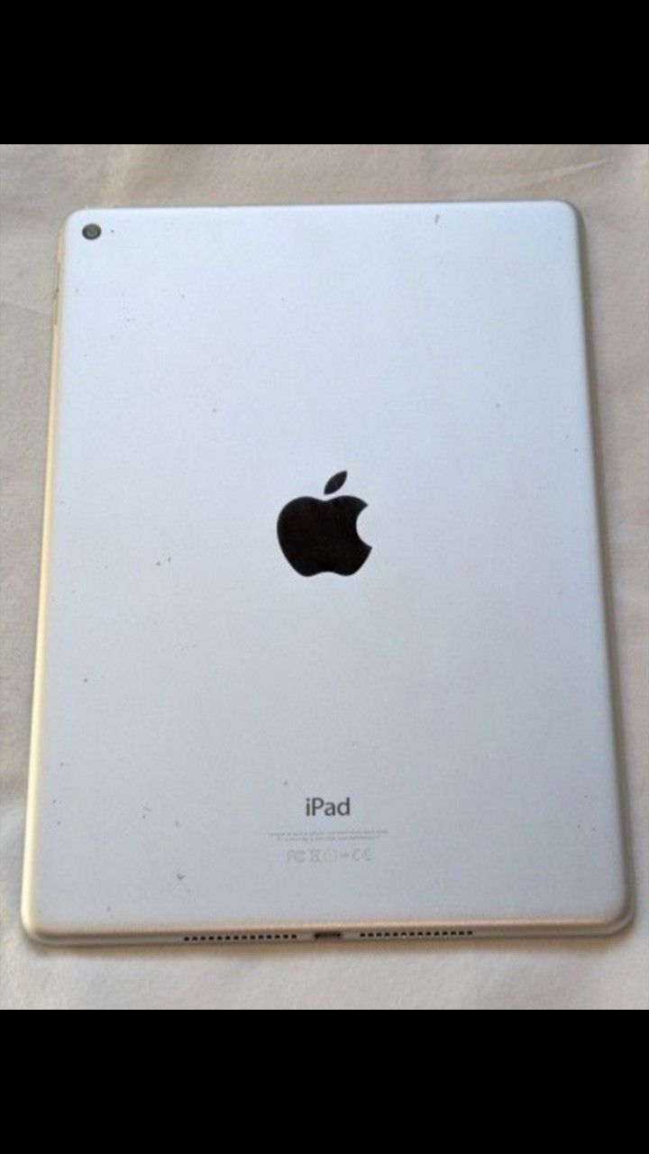 Nice Silver APPLE iPad AIR 2 16GB WIFI 9.7 inch Low Price
iPad works on WIFI
16GB STORAGE