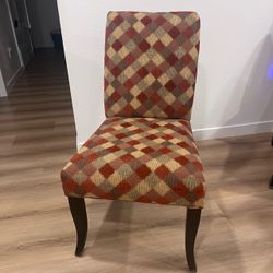 Set of 4 dining chairs