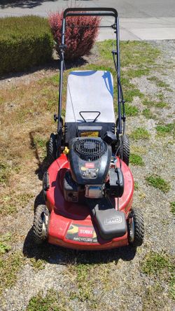 Toro mower 6.75  149cc used like new 22"