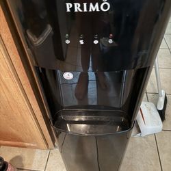 Bottom load dispenser